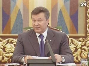 Янукович обещает "горы и долины" НДС-автоматчикам