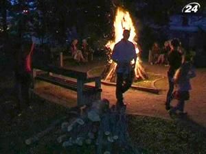 Латвия празднует день летнего солнцестояния Латвия празднует день летнего солнцестояния