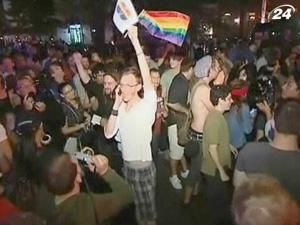 Сенат штата Нью-Йорк разрешил однополые браки Сенат штата Нью-Йорк разрешил однополые браки