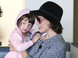 Дочка Міли Йовович як дві краплі води схожа на маму Дочка Міли Йовович як дві краплі води схожа на маму