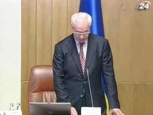 Янукович поки не відставлятиме Азарова Янукович поки не відставлятиме Азарова