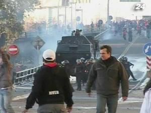 В Буэнос-Айресе футбольные фаны устроили беспорядки