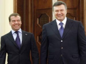ЗМІ: Завтра у Москві Янукович і Медведєв обговорять проблемні питання кордонів і газу