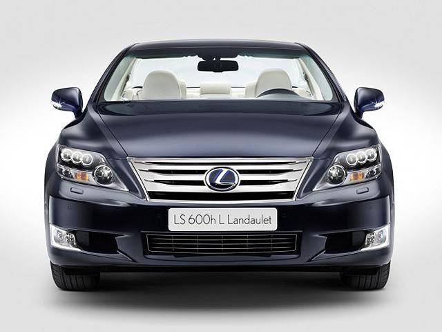 Флагманський седан Lexus отримав кузов типу "ландо" Флагманський седан Lexus отримав кузов типу "ландо"