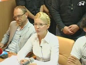 Тимошенко продовжать судити за газ