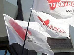 Понад 200 прихильників Юлії Тимошенко зібрались біля Печерського суду Понад 200 прихильників Юлії Тимошенко зібрались біля Печерського суду