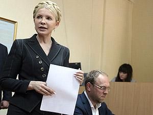 Тимошенко прибыла в суд, судья обвинил ее в попытке срыва заседания