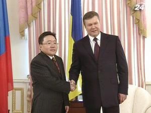 Президент Монголии встретился с Януковичем