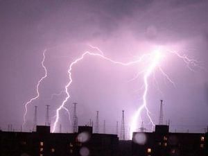 В Уганде молния убила 18 детей В Уганде молния убила 18 детей