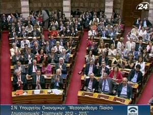 Парламент Греции поддержал программу экономии до 2015 року