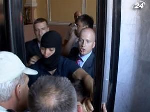 Територію Одеського порту окупували люди в чорних масках Територію Одеського порту окупували люди в чорних масках