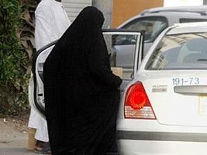 В Саудовской Аравии задержаны пятеро женщин за управление автомобилем
