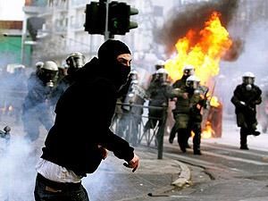 ЗМІ: Внаслідок заворушень серйозно пошкоджений центр Афін ЗМІ: Внаслідок заворушень серйозно пошкоджений центр Афін