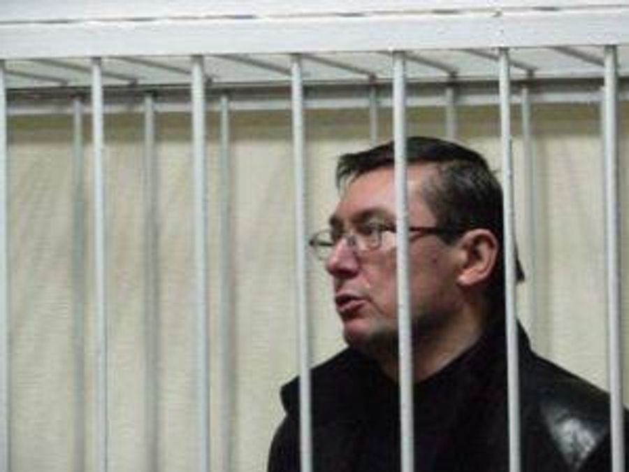 Луценко заявляє, що Януковичу "Україна не по зубах" Луценко заявляє, що Януковичу "Україна не по зубах"