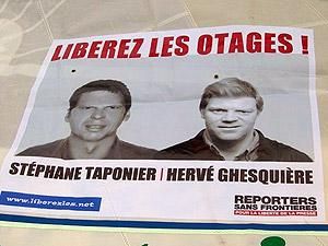 Двое захваченных талибами журналистов вернулись во Францию