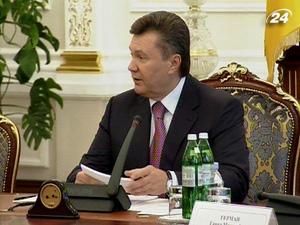 Янукович погрожує Табачнику звільненням
