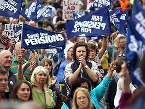 У Великобританії масово протестують проти пенсійної реформи