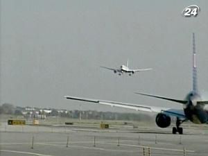 Лайнер здійснив екстрену посадку через бійку пасажирів на борту Лайнер здійснив екстрену посадку через бійку пасажирів на борту