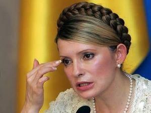 Тимошенко думает, что после "публичного театра" Янукович уволит Азарова