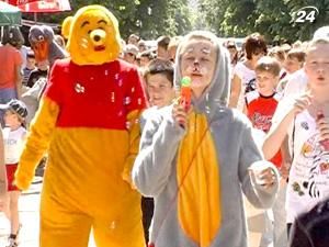 Міжнародний день захисту дітей відзначили бульбашковим парадом Міжнародний день захисту дітей відзначили бульбашковим парадом