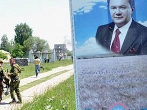Командир части увольняется не из-за плаката Януковича