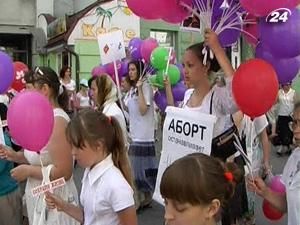 Сумы: дети прошли Крестным ходом за возрождение семейных ценностей Сумы: дети прошли Крестным ходом за возрождение семейных ценностей