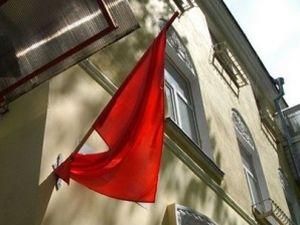 Львов и впредь будет запрещать "красные флаги" Львов и впредь будет запрещать "красные флаги"