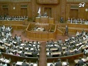 Парламент Японії не зміг відправити прем’єра у відставку