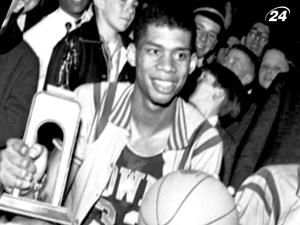 Карім Абдул-Джаббар - герой на майданчику та герой у житті Карім Абдул-Джаббар - герой на майданчику та герой у житті