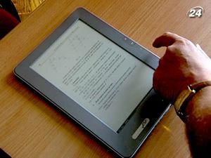 В українських школах вводять цифрові підручники В українських школах вводять цифрові підручники