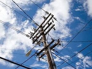 Через дощі і сильні вітри без електроенергії залишились понад 100 населених пунктів Через дощі і сильні вітри без електроенергії залишились понад 100 населених пунктів