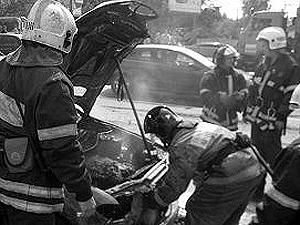 У Харкові підірвали автомобіль депутата міської ради від "Сильної України" У Харкові підірвали автомобіль депутата міської ради від "Сильної України"