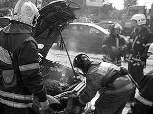 В Харькове взорвали автомобиль депутата горсовета от "Сильной Украины" 