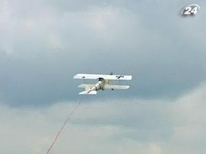 30 авиамоделистов покоряли воздух