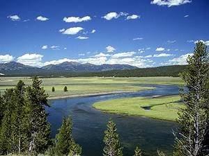 На месте прорыва нефтепровода в США проводят очистительные работы На месте прорыва нефтепровода в США проводят очистительные работы