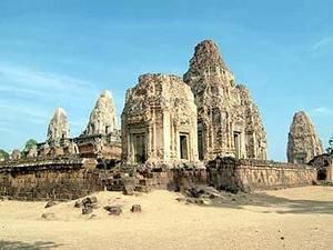 В Камбоджі відкрили зібраний з уламків храм