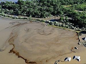 160 тисяч літрів нафти вилилось в річку Йеллоустоун у США 160 тисяч літрів нафти вилилось в річку Йеллоустоун у США