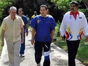 СМИ: Чавес еще три месяца не будет работать