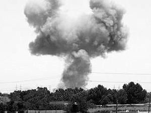 Самолеты НАТО уничтожили командный центр в Триполи Самолеты НАТО уничтожили командный центр в Триполи