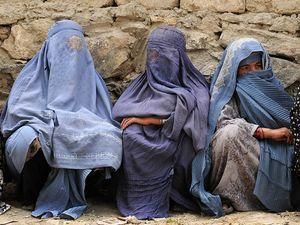 В Австралії поліцейським дозволили заглядати під паранджу В Австралії поліцейським дозволили заглядати під паранджу