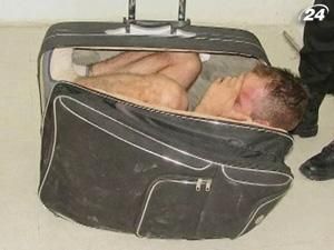 Мексиканка хотела вывезти парня из тюрьмы в чемодане Мексиканка хотела вывезти парня из тюрьмы в чемодане