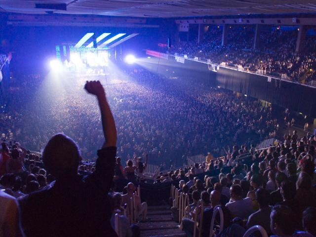 Правительство хочет брать налоги с артистов