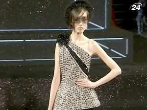 У Парижі нову колекцію "от кутюр" представив будинок моди Chanel У Парижі нову колекцію "от кутюр" представив будинок моди Chanel