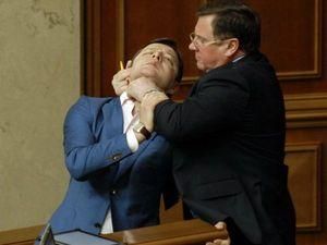 Ляшко хоче заборонити Компартію, бо образився на Мартинюка Ляшко хоче заборонити Компартію, бо образився на Мартинюка