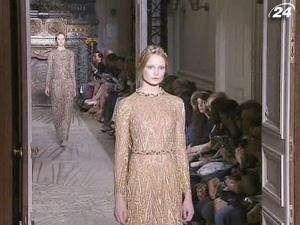 Дом моды Valentino предлагает женщине легкий и нежный образ Дом моды Valentino предлагает женщине легкий и нежный образ