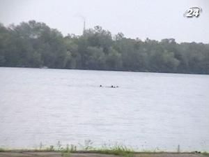 Четверо юнаків ледь не затонули у Дніпрі Четверо юнаків ледь не затонули у Дніпрі