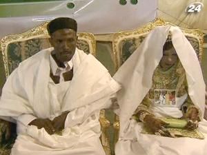 У Тріполі водночас одружились 25 пар У Тріполі водночас одружились 25 пар