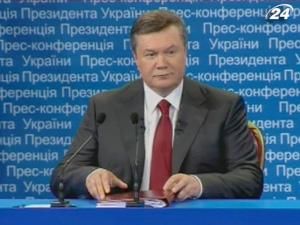 Янукович назвав поведінку Тимошенко у суді зірковою