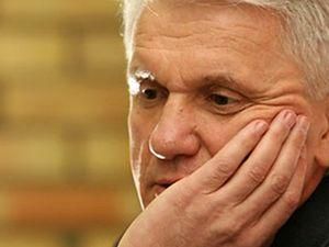 Литвин бачить ознаки політичної війни в Україні Литвин бачить ознаки політичної війни в Україні