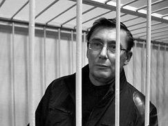 Луценко о событиях 6-7 июля: Мне жаль милиционеров